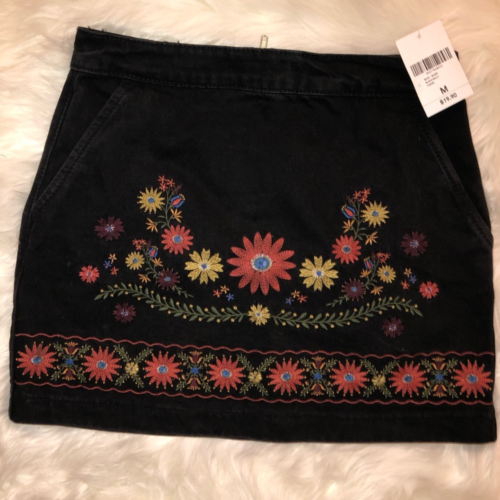 Forever 21 brand new embroidered skirt
